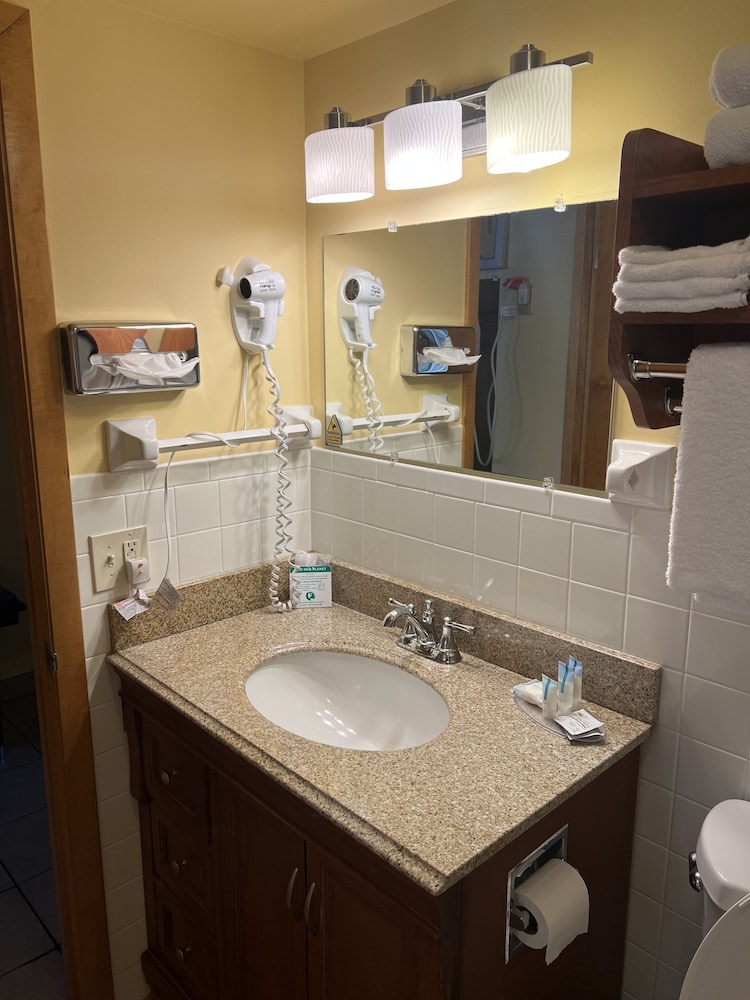 All Star Inn & Suites