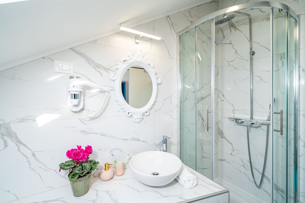 Jele Rooms