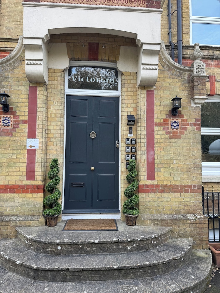 The Victorian Lodge