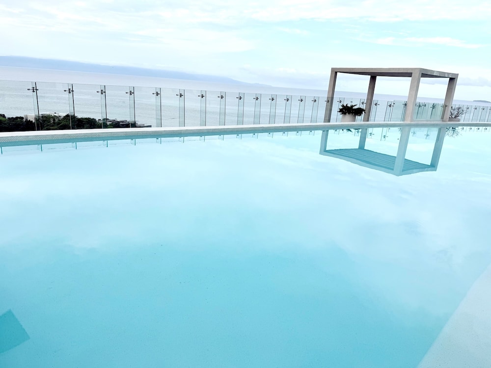 Bolongo 1BR Your Exclusive Oceanfront Escape