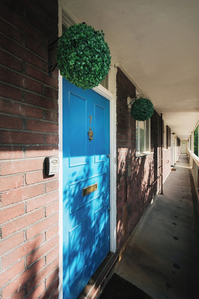 Stylish London Apartment in Hallfield Estate