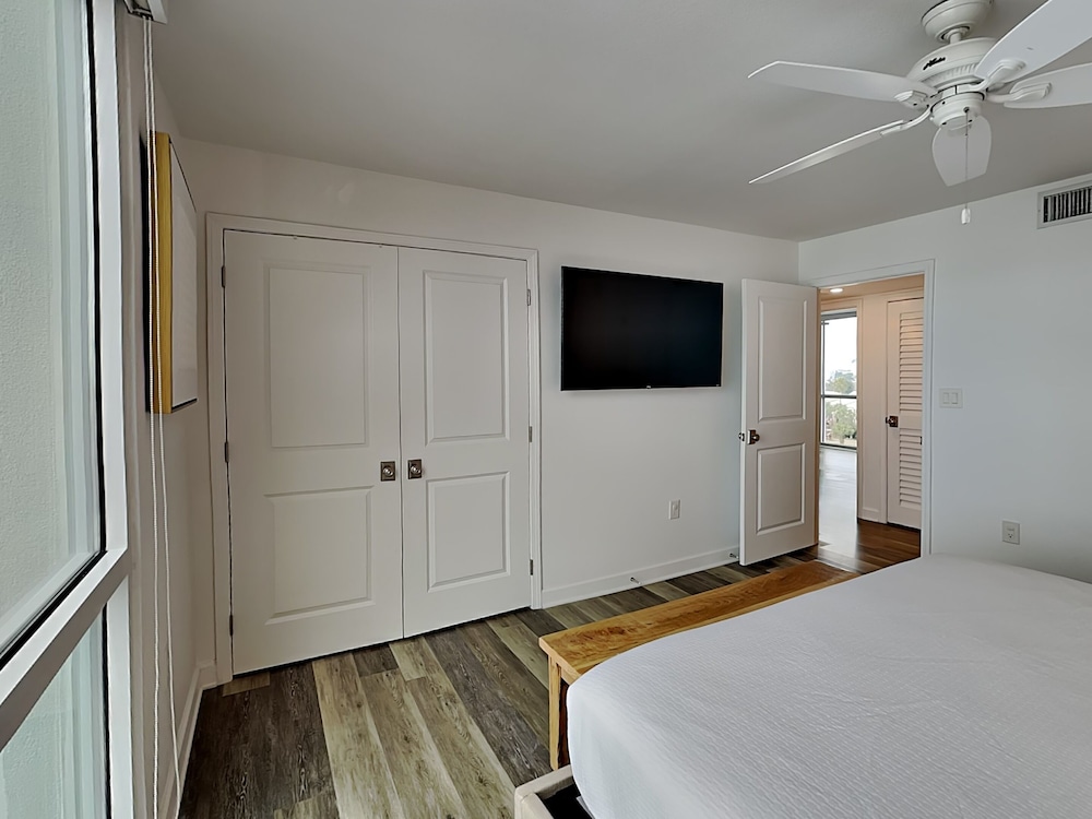 Shoreline Towers by Southern Vacation Rentals view 3