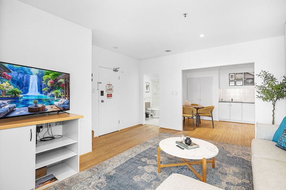 Newly Renovated 1bdr in the CBD