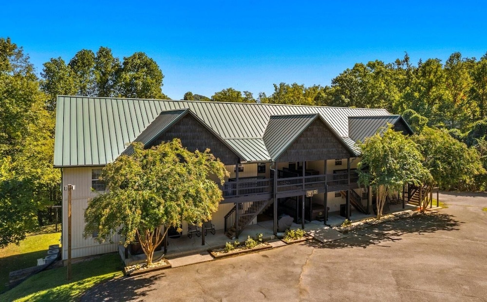 Hotel Poplar Point Condo Unit 12a - Two Bedroom Condo