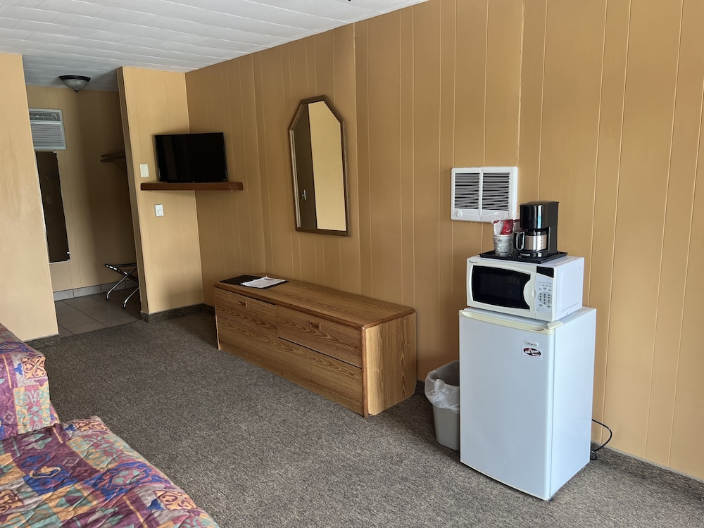 All Star Inn & Suites