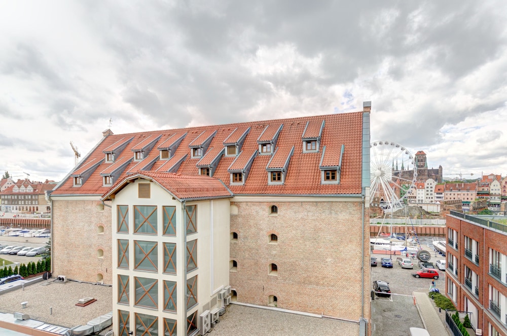 Hotel Dom & House - Apartments Szafarnia - Image 1