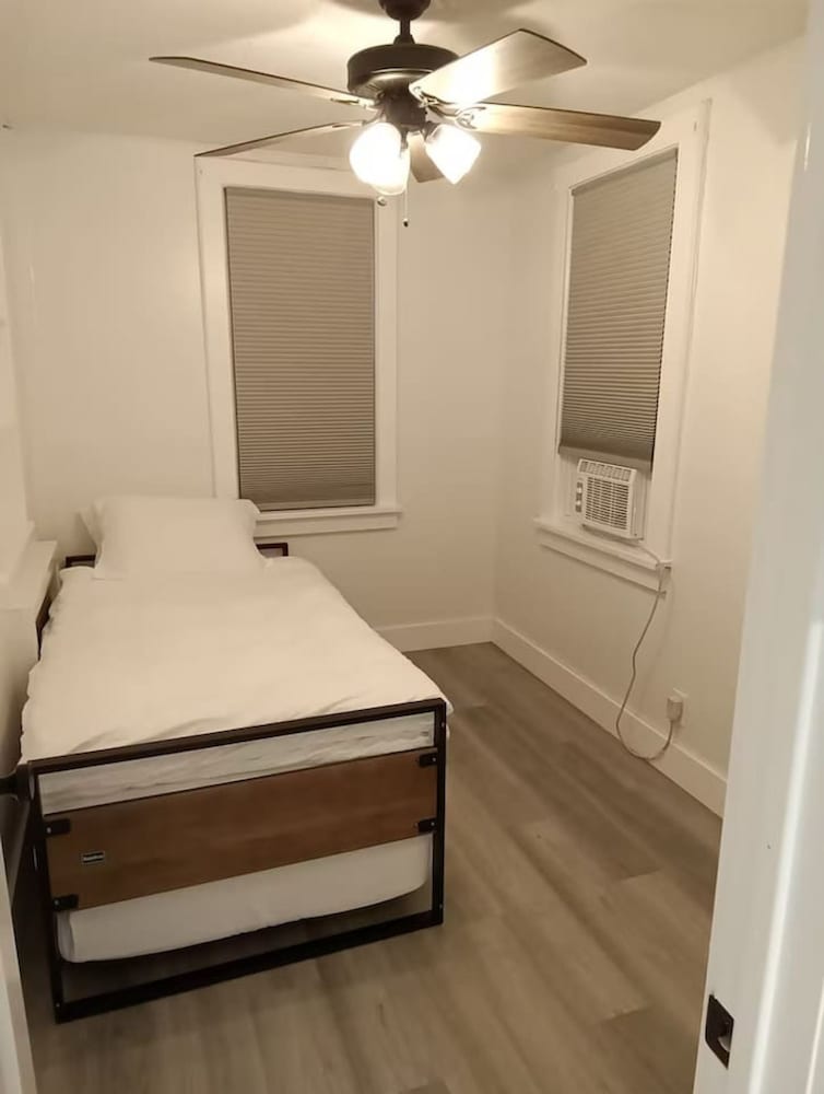Budget-friendly Home Sleeps 16 Wifi Close to Minyan