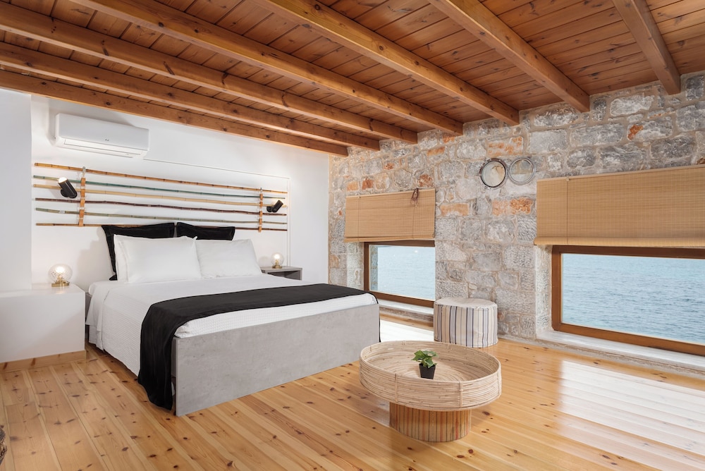 Aura Seafront Villa