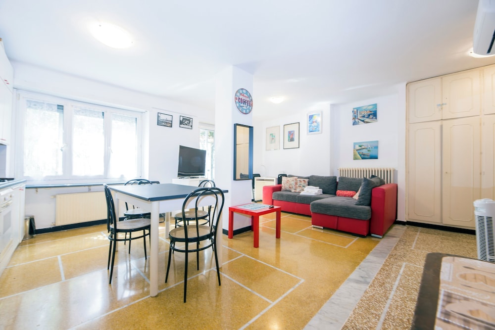Bright Flat with Terrace near the Beach