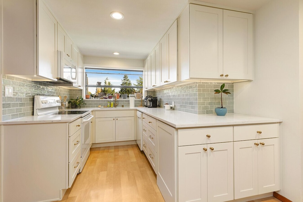 3BR Seattle Home w Spacious Yard Near Northgate