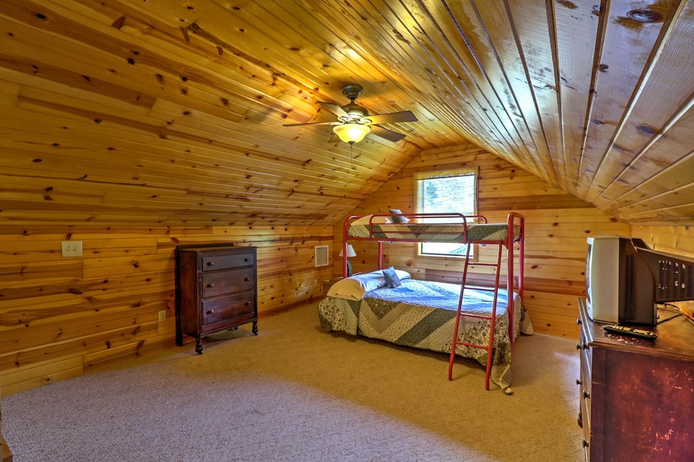 Dream Valley Mountain View Cabin w/ Covered Porch! view 4