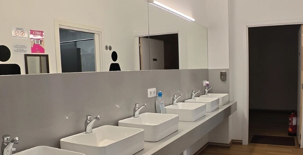 Aiora Hostel