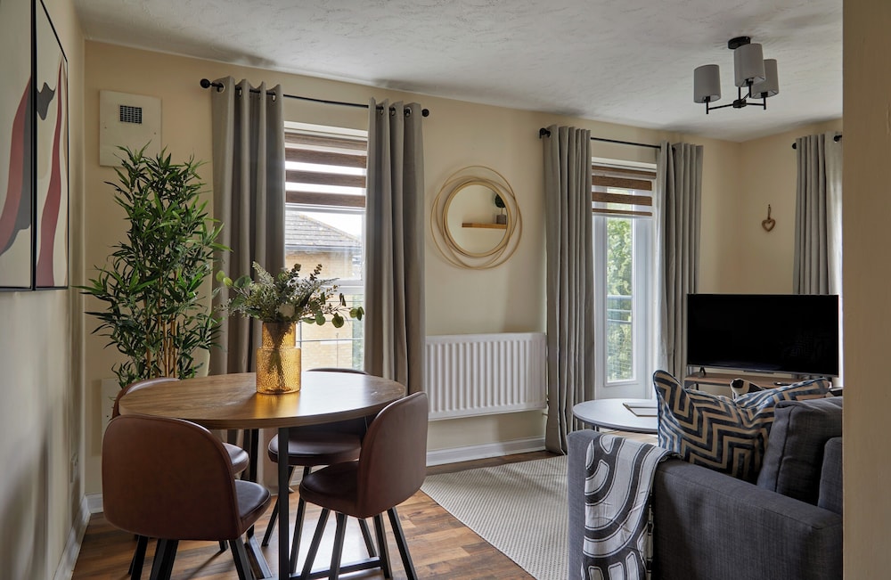 Apartment - Sleeps 6 - Riverside - City Centre