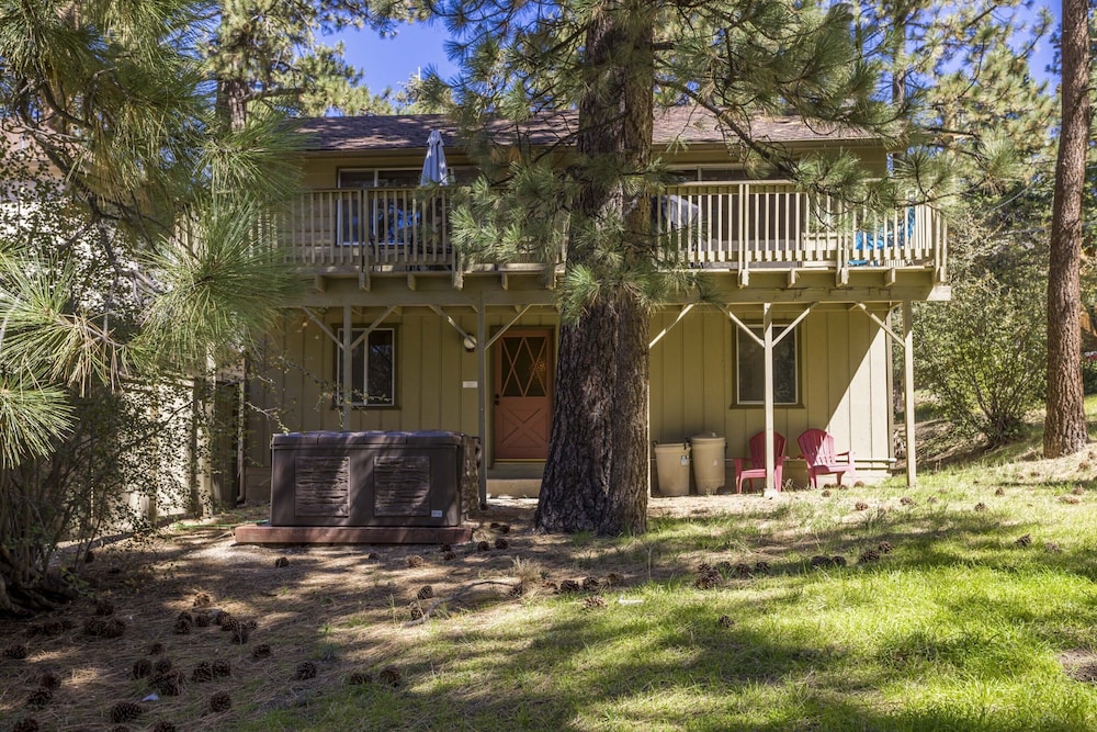 1 Mi to Slopes: Big Bear Ski Haven w/ Hot Tub