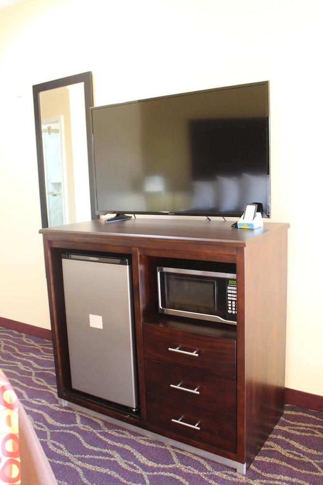 Express Inn & Suites - Bush Airport