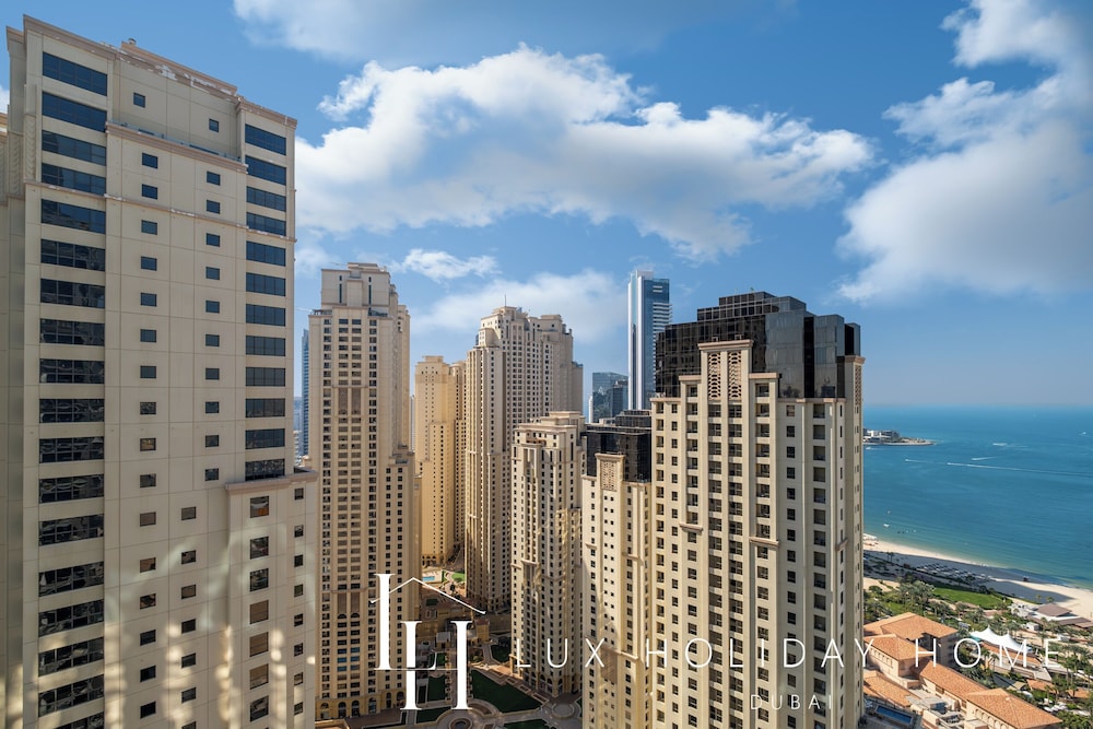 LUX The Premium Marina Sea View Suite