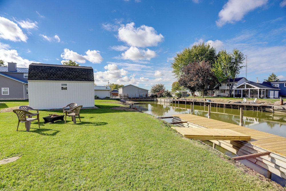 Walk to Lagoon Saloon! Chic Home on Nugent's Canal