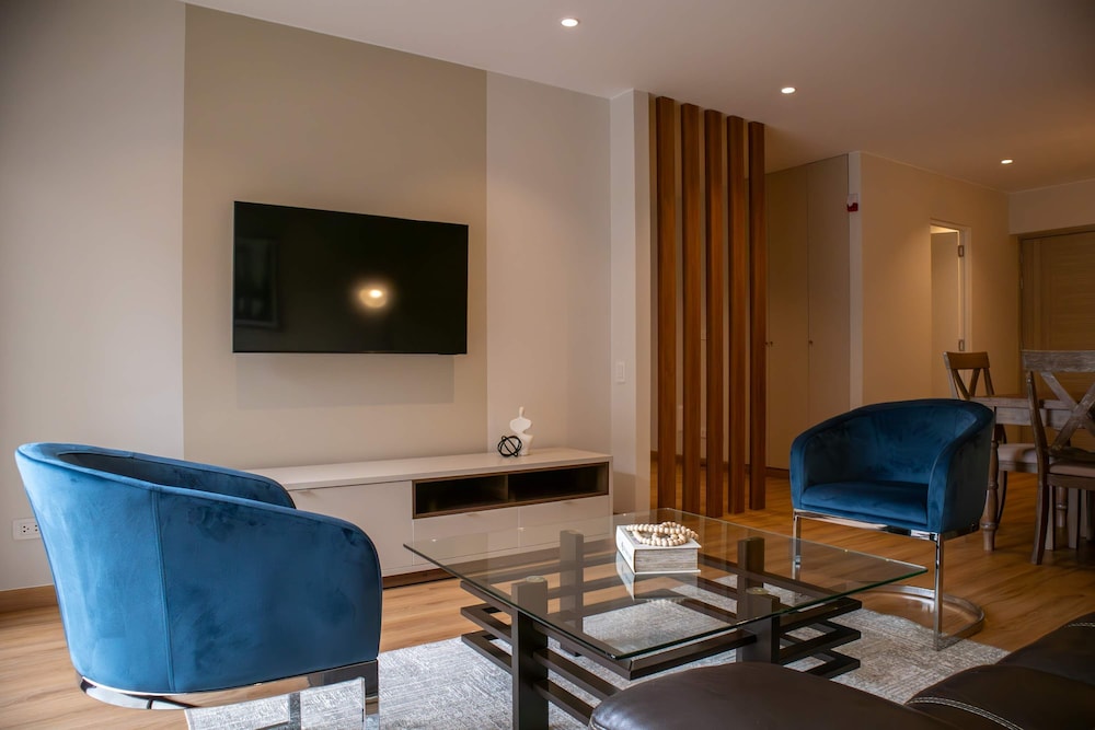Charming 3BR w Amazing Pool in Miraflores
