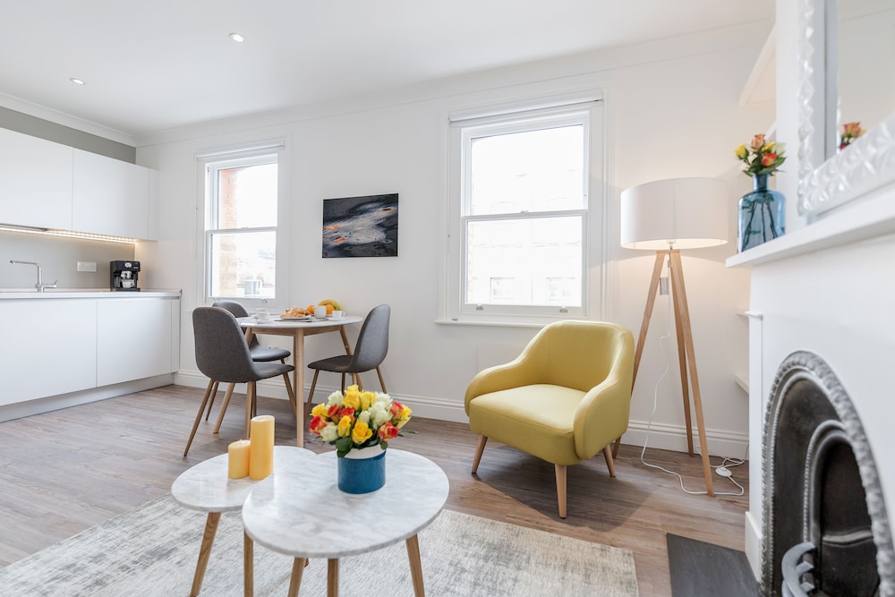 Soho Apartments by BaseToGo