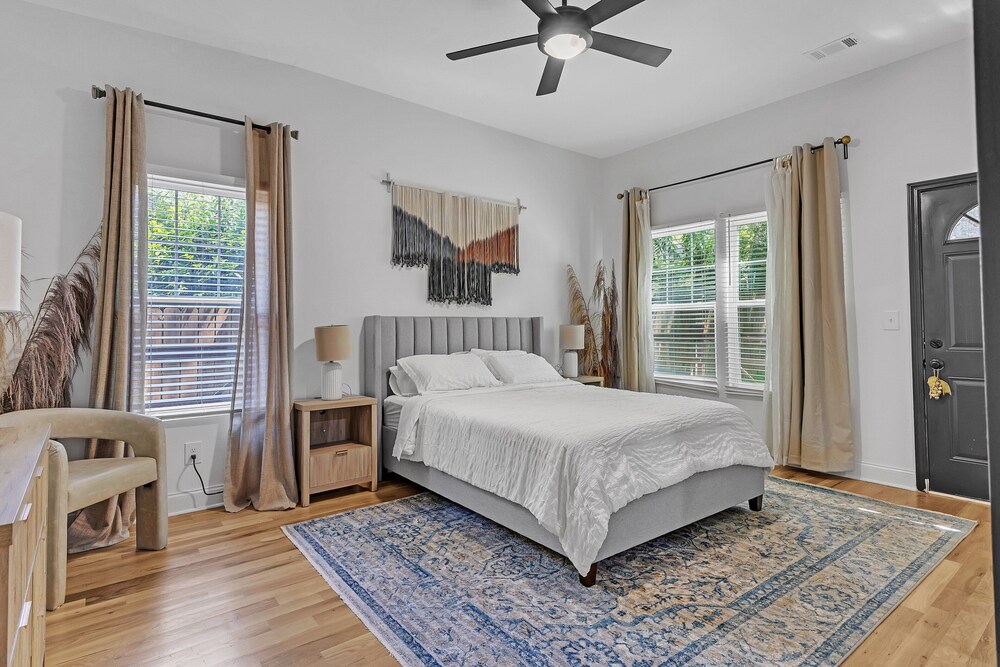 Stylish Bungalow Near Beltline & Breweries 4 Bedroom Bungalow