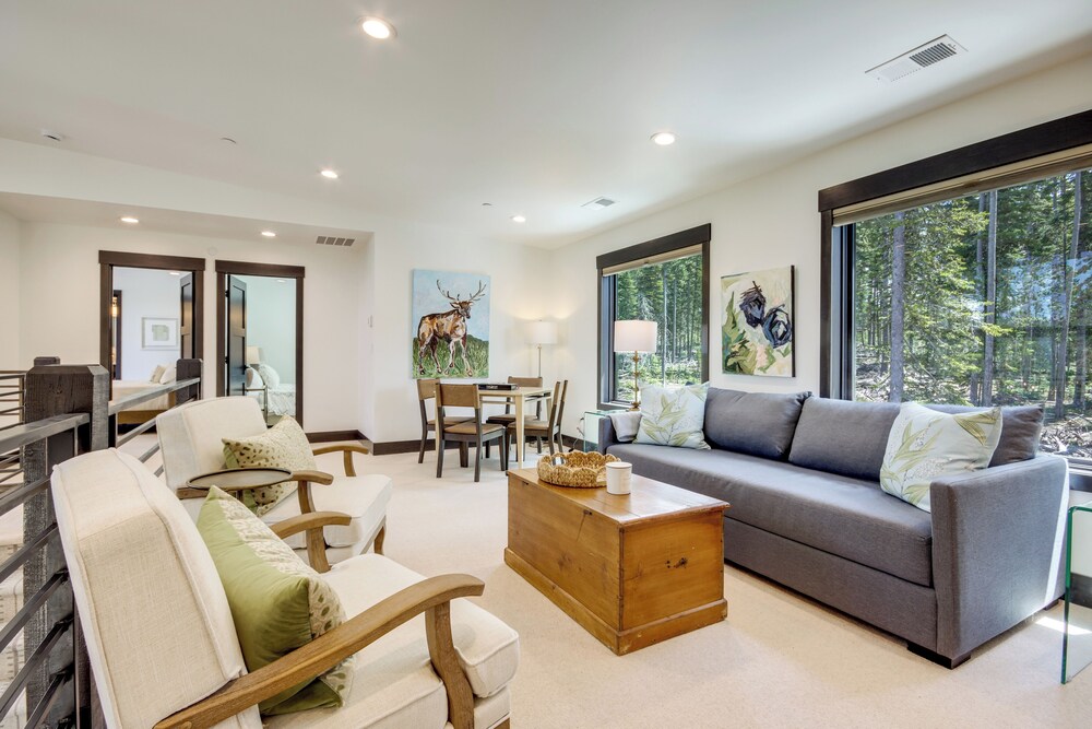 2 Mi to Big Sky Resort: Luxe Mtn-view Retreat!