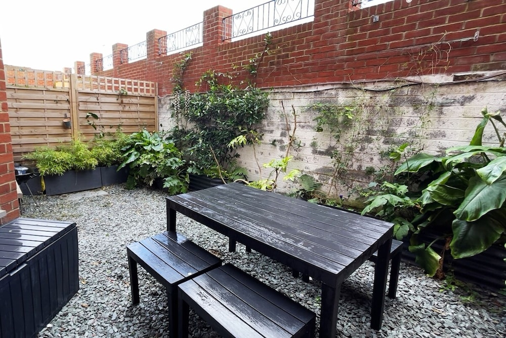 Walpole Bay 2 bed Stunning Garden Apt By Adliv