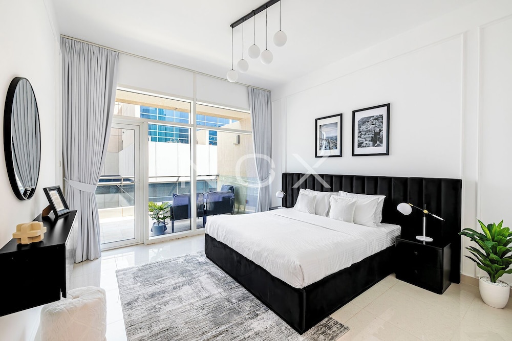 2BR 908 Bay Square B13