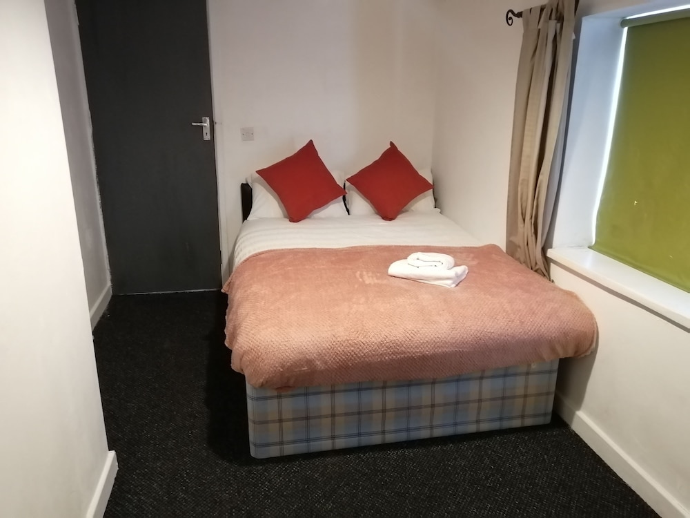Fun 4-bed Apartment in Birmingham Central view 5
