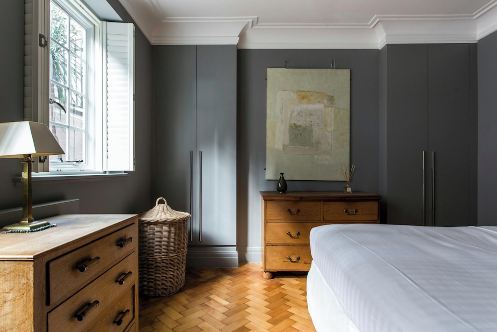 De Walden Street by Onefinestay photo 4