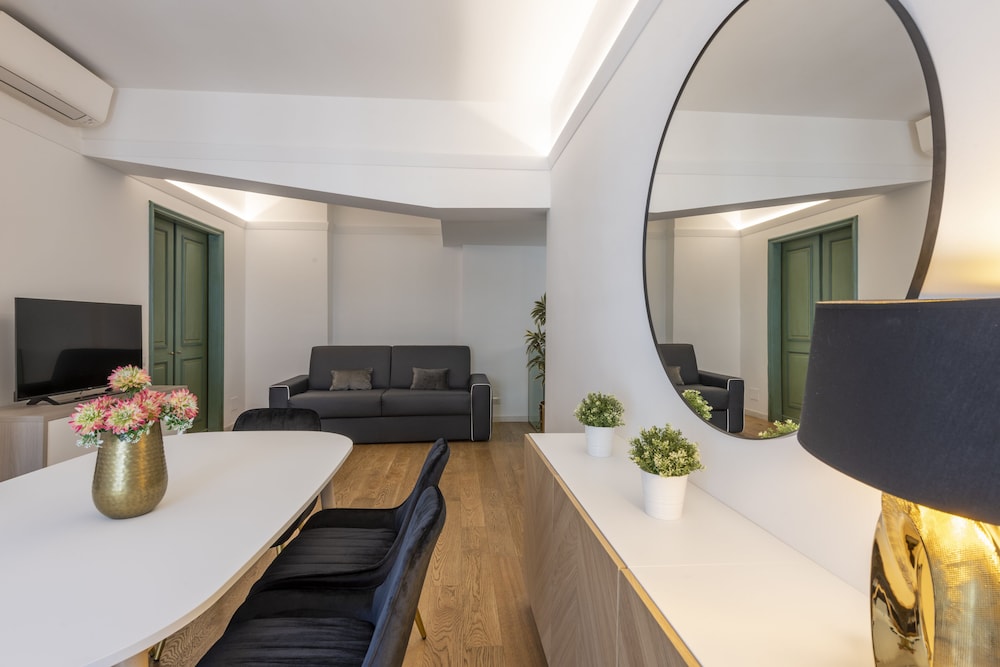 Milan Royal Suites & Luxury Apartments