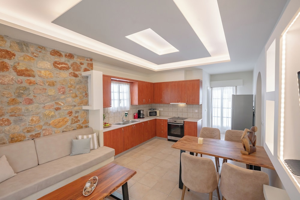 Loukas & Emma Eco Houses
