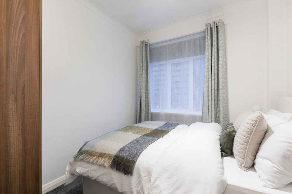 Perfectly Located Apartment Above Tube Station