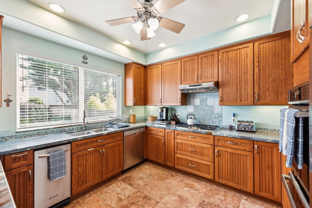 Coastal Getaway 5 Bedroom Home