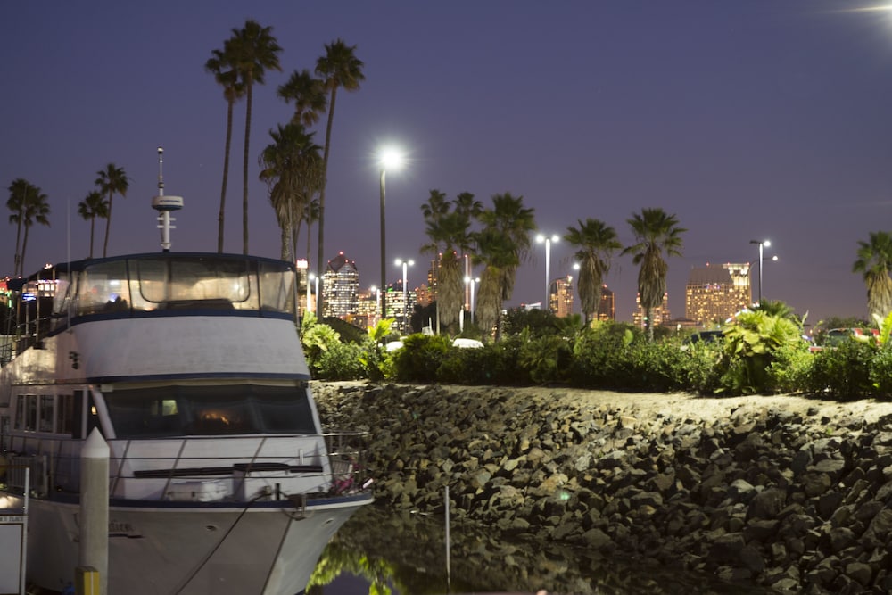 houseboat