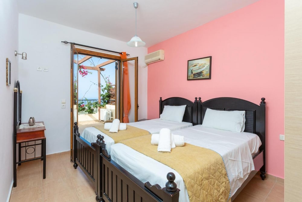 Maroulas Villas Collection
