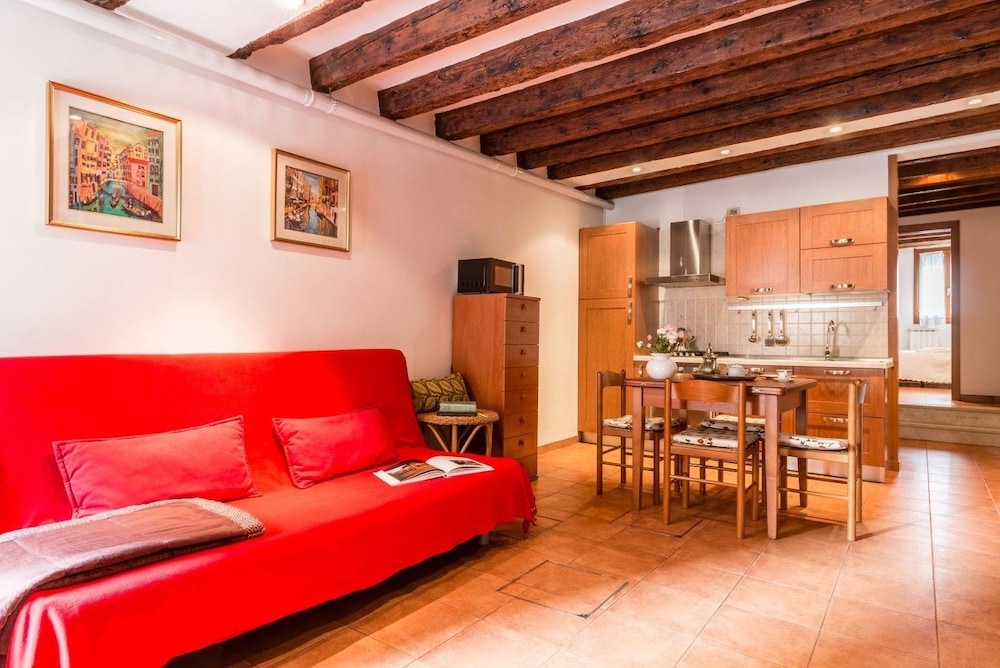 Venice Canal View Boutique Apartment