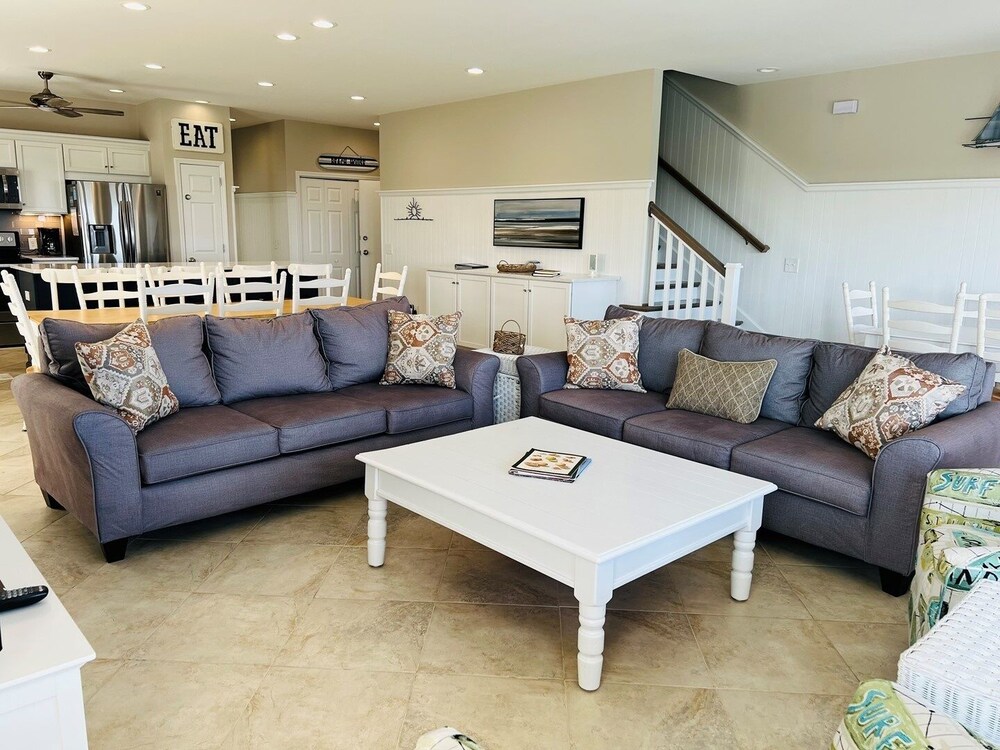 Fins / 1295 Ocean Blvd West 10 Bedroom Home