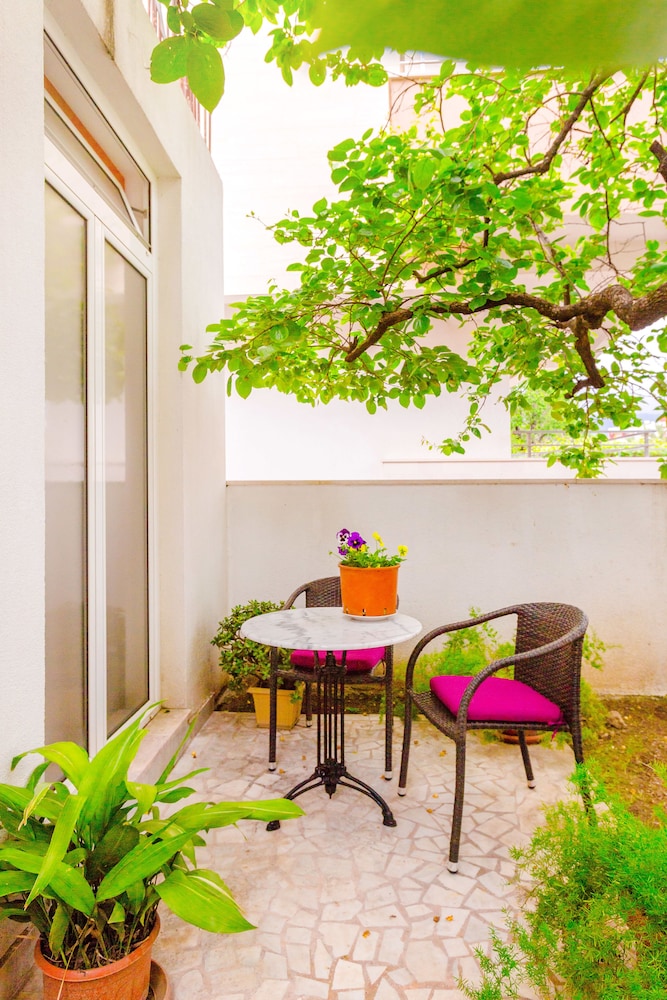 Hotel Franeta Apartments - Image 1