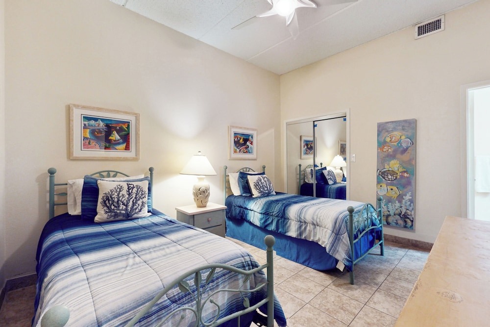 Gulf-view 3BR w/ Patio, Pools, Hot Tubs & Sauna