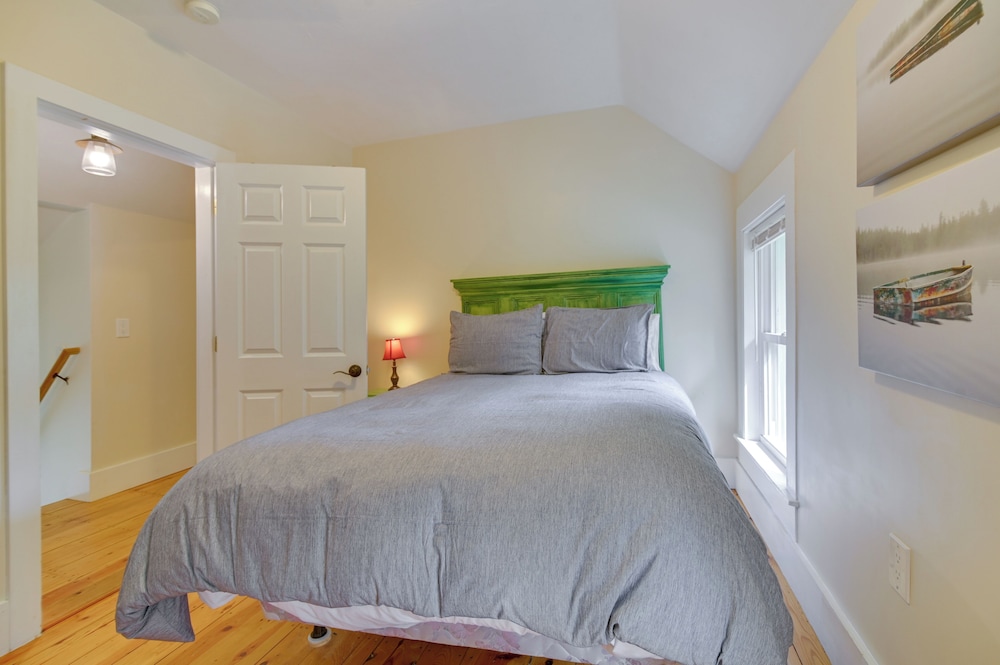 7 Mi to Cranmore Ski Resort! Family Escape w/ Yard