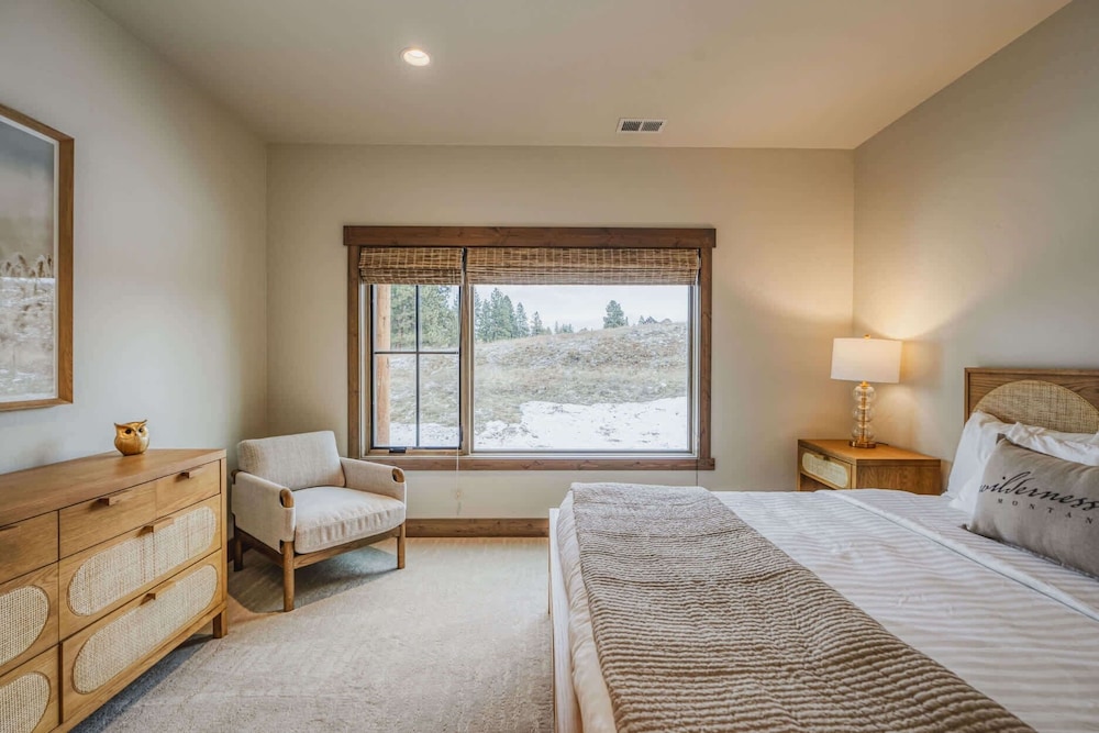 Wilderness Club Escape For 14!