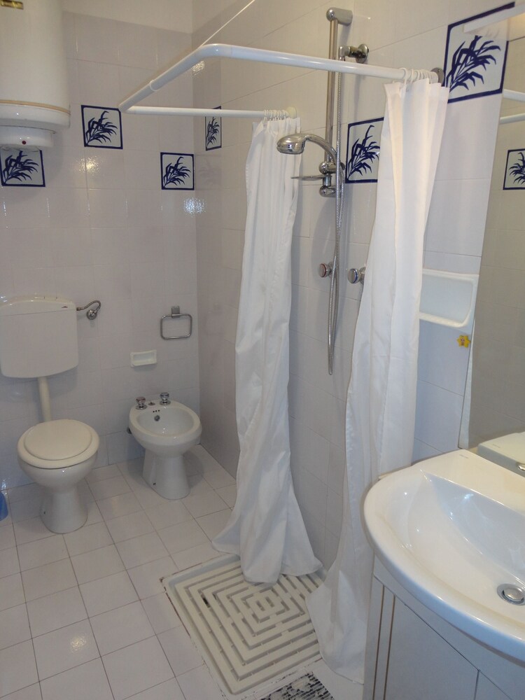 Bright Apartment With big Terrace for 5 People Near the Beach by Beahost Rentals view 5