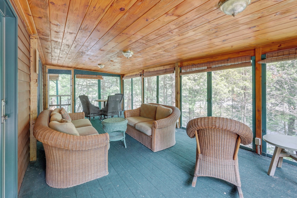 Peaceful Family Cabin on Schroon River!