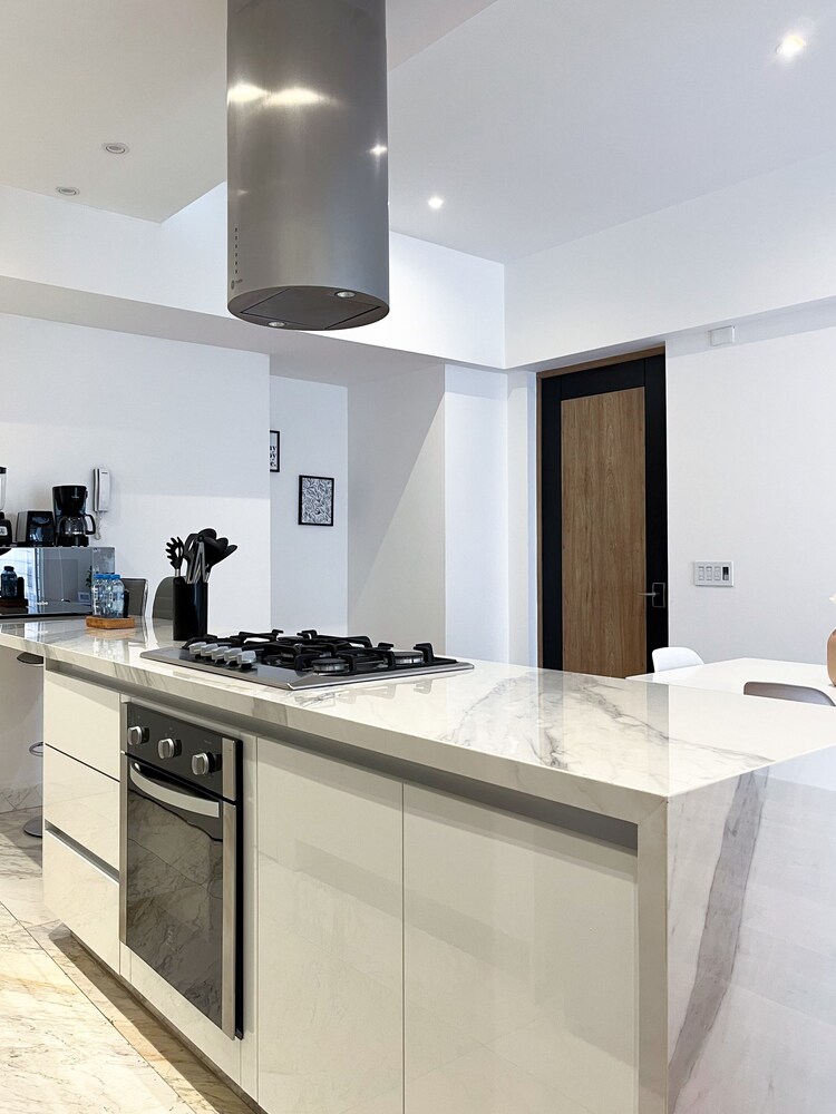Modern Condesa Getaway w Terrace & Pool photo 2
