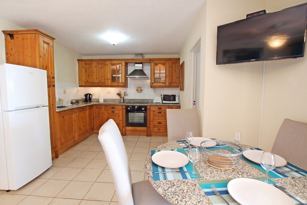 Oceanfront 2-bed Apt With Pool Near Surfing - Rosalie #2 2 Bedroom Apts by Bluescape