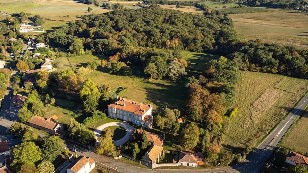 18th Century Ch Teau With Stunning Pool Gardens