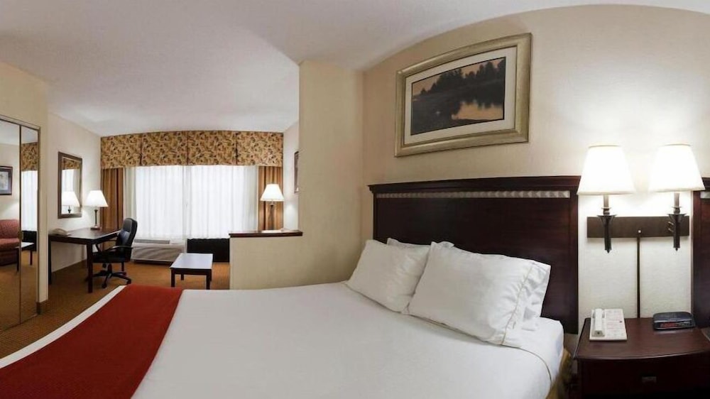 Lexington Inn and Suites view 3