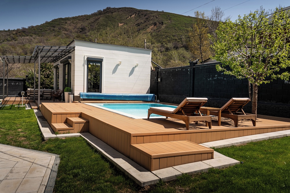 Leon Residence