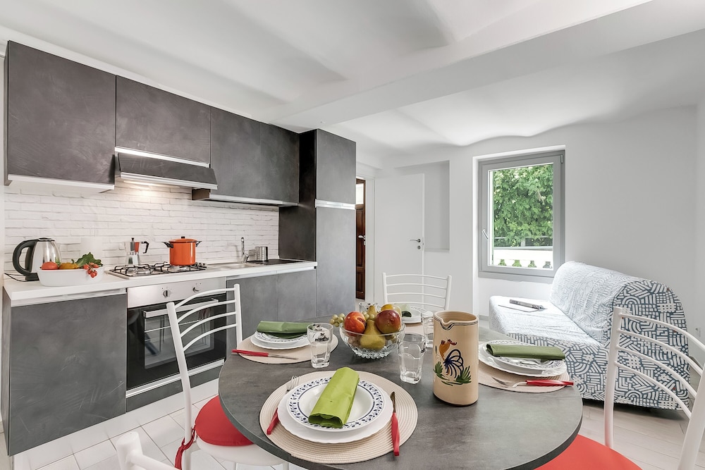 Iris Apartment