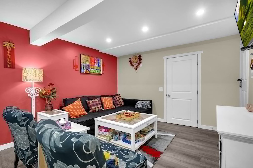 240 Spacious Modern Home w AC